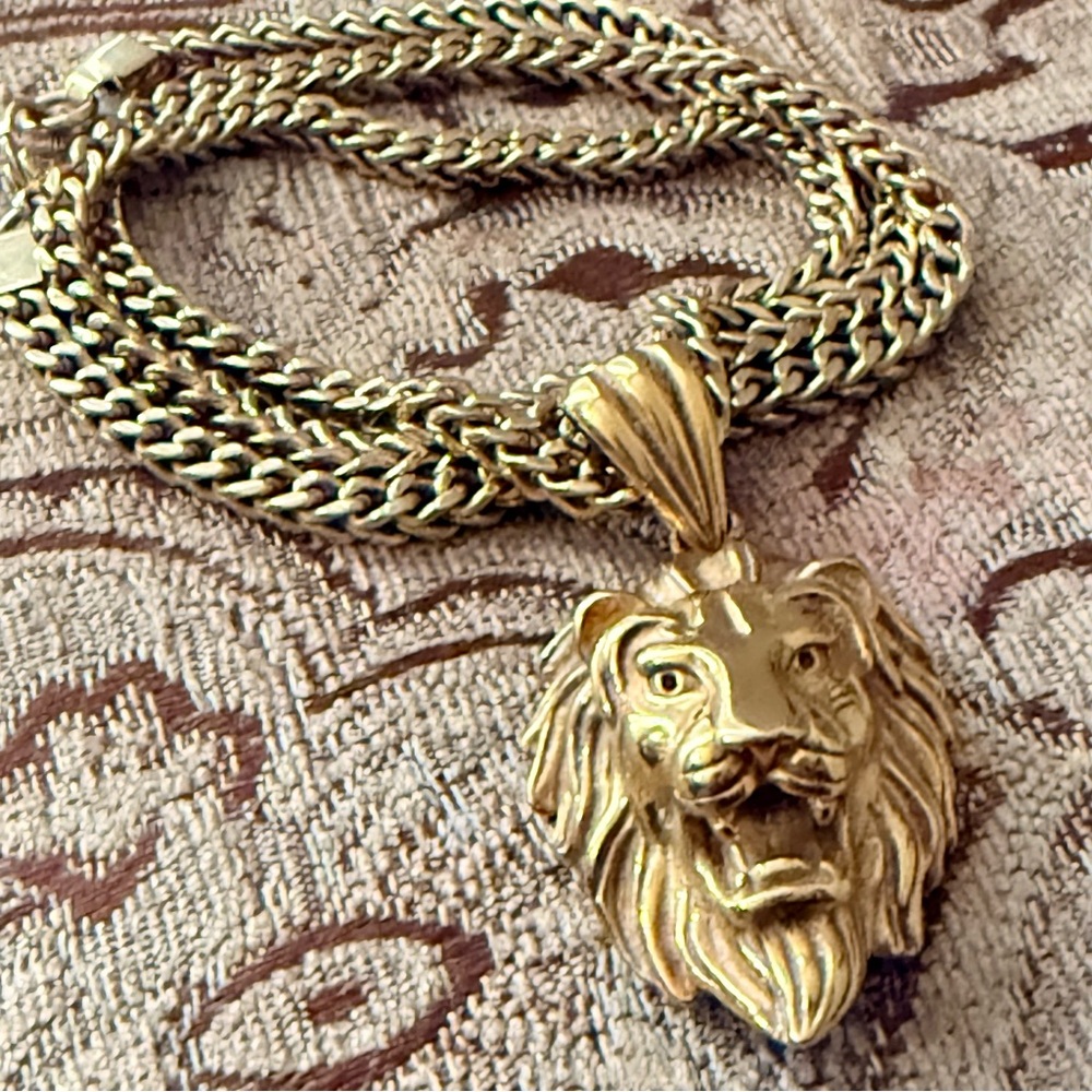 Vintage Gold Tone Lion Head PendantNecklace